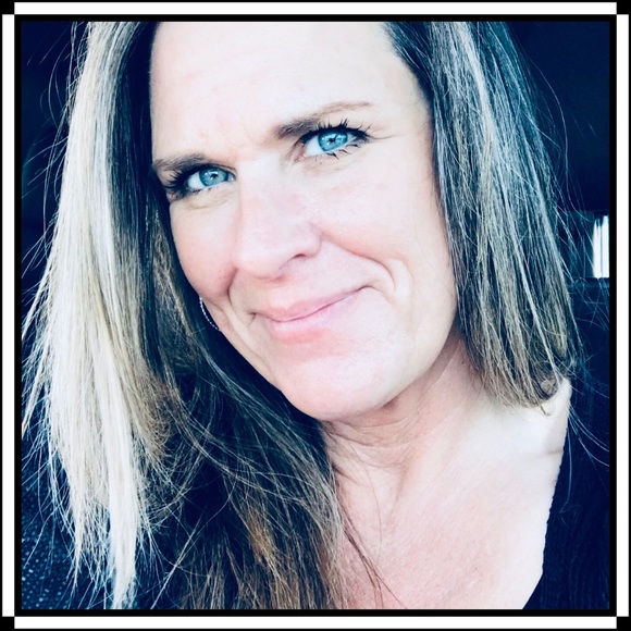 Welcome to my closet! Thank you for looking! - Picture 3 of 16